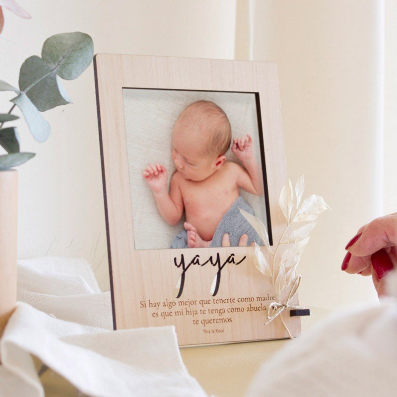 Wooden Versatile Rectangular Magnetic Display Frame