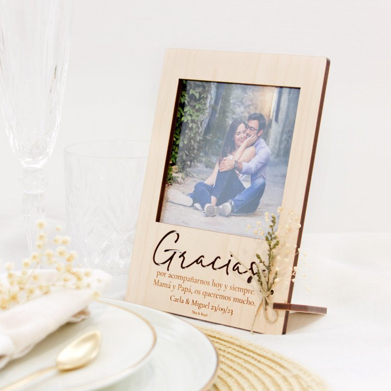 Wooden Versatile Rectangular Magnetic Display Frame